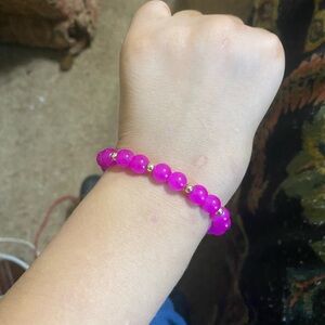 Magenta glass bead bracelet